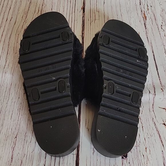 Quipid Black Faux Fur Slides Size 7 - Picture 6 of 6